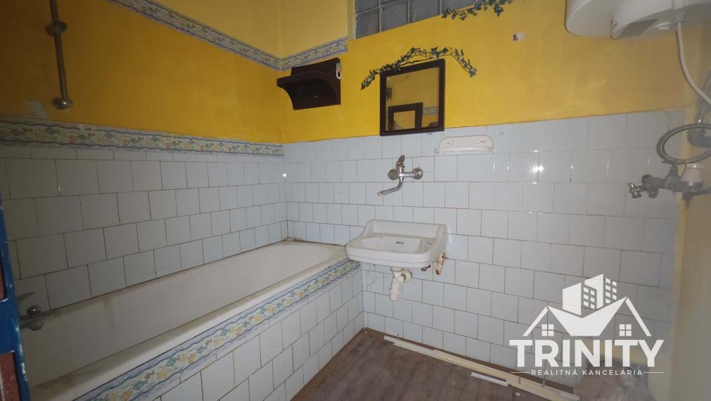 EXKLUZÍVNE - Na predaj 3-izbový byt Mikulášov dvor - obec Dubník