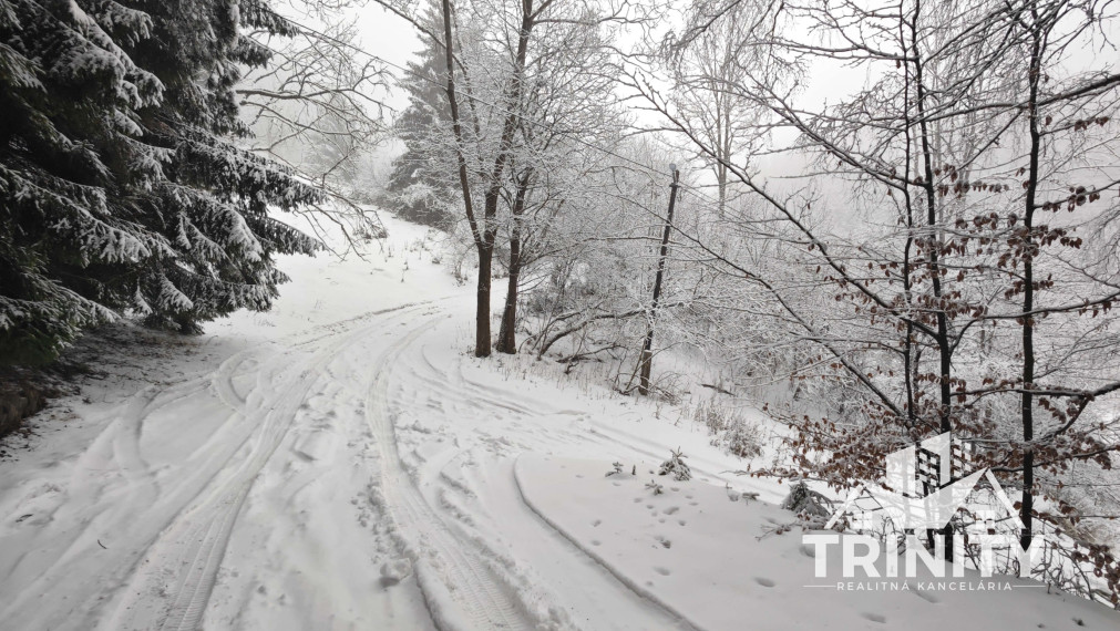 EXKLUZÍVNE - Na predaj zachovalá rekreačná chata na Donovaloch