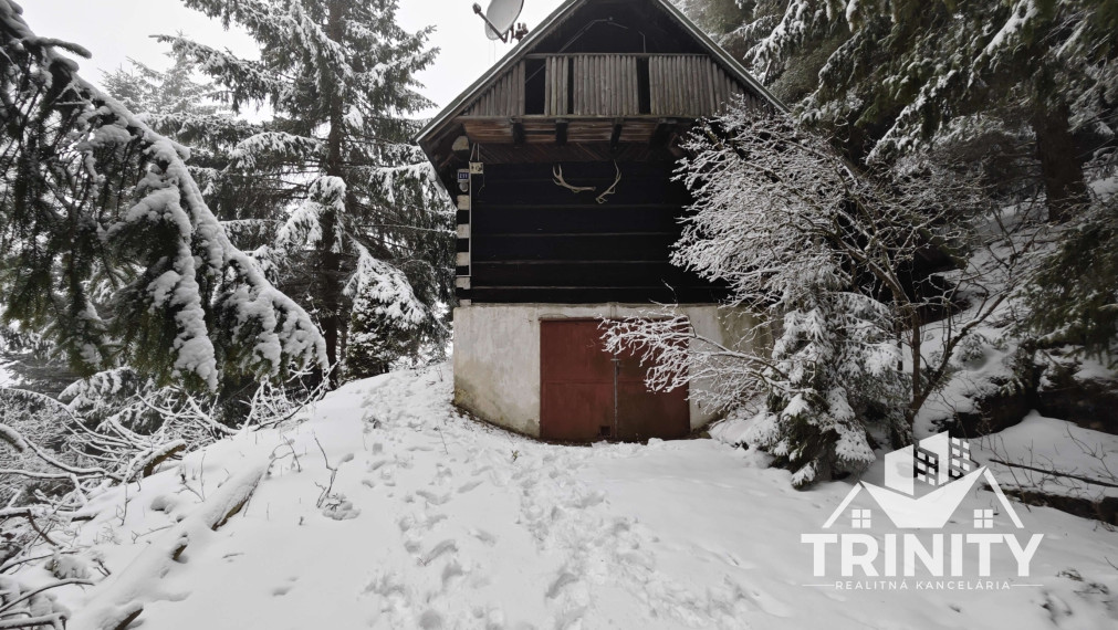 EXKLUZÍVNE - Na predaj zachovalá rekreačná chata na Donovaloch