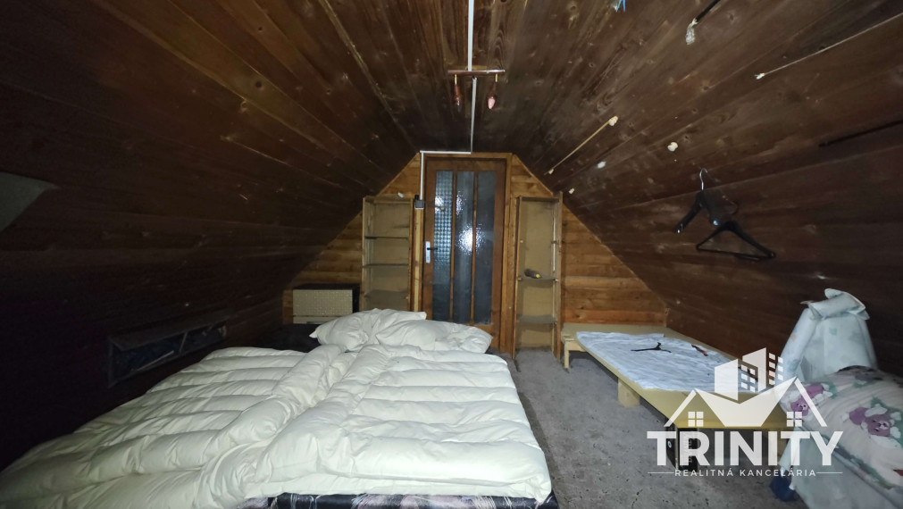 EXKLUZÍVNE - Na predaj zachovalá rekreačná chata na Donovaloch