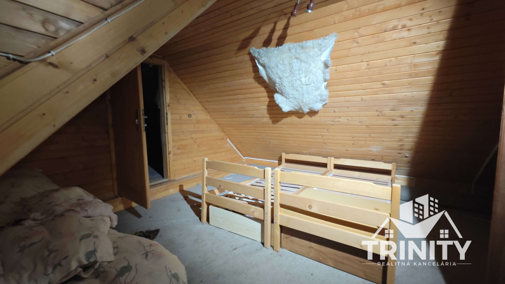 EXKLUZÍVNE - Na predaj zachovalá rekreačná chata na Donovaloch