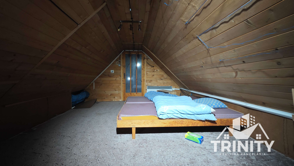 EXKLUZÍVNE - Na predaj zachovalá rekreačná chata na Donovaloch