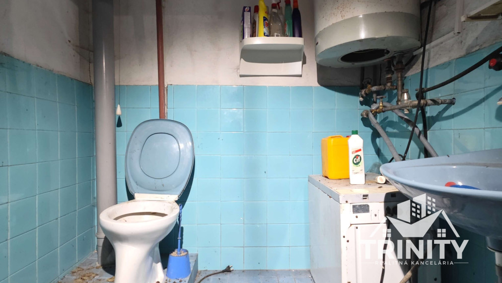 EXKLUZÍVNE - Na predaj zachovalá rekreačná chata na Donovaloch