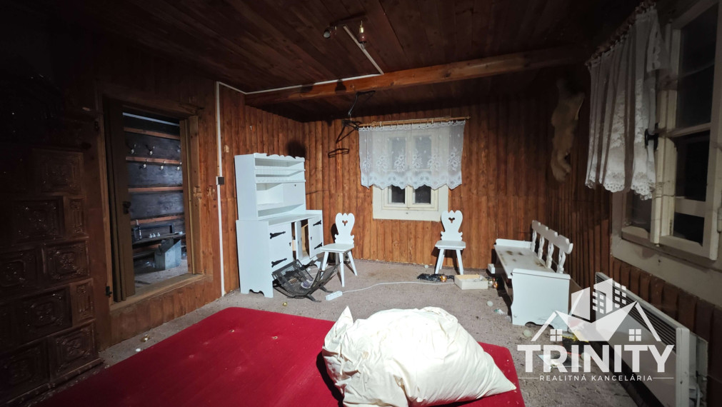 EXKLUZÍVNE - Na predaj zachovalá rekreačná chata na Donovaloch