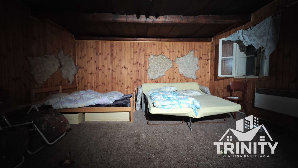EXKLUZÍVNE - Na predaj zachovalá rekreačná chata na Donovaloch