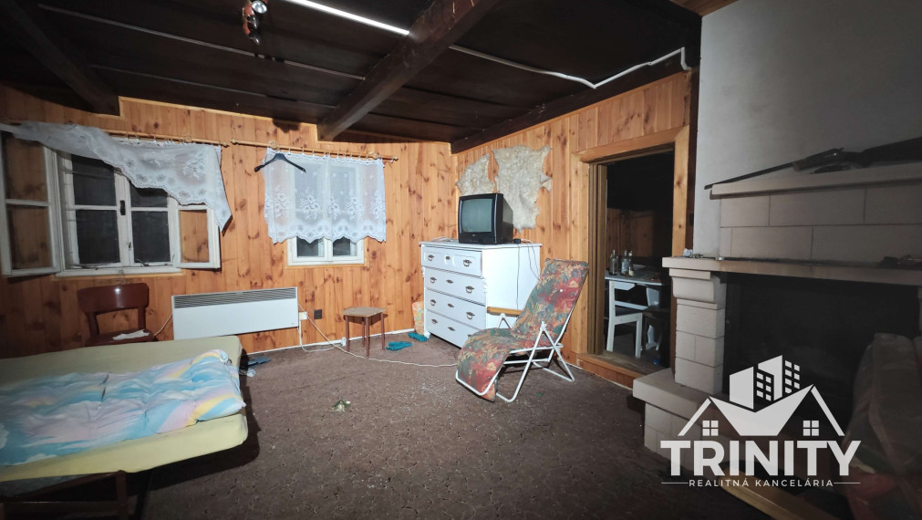 EXKLUZÍVNE - Na predaj zachovalá rekreačná chata na Donovaloch