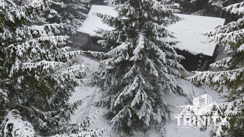 EXKLUZÍVNE - Na predaj zachovalá rekreačná chata na Donovaloch