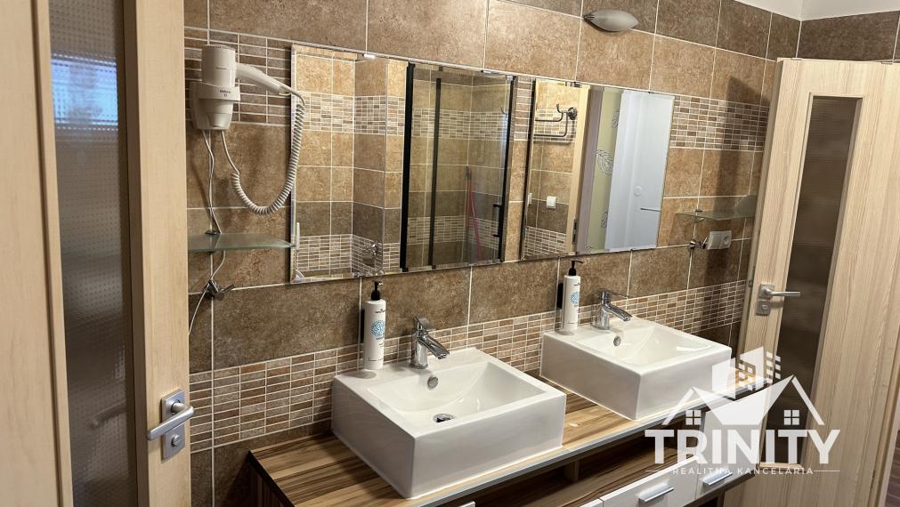 Na prenájom krásny 3-izbový byt v centre mesta Nových Zámkov