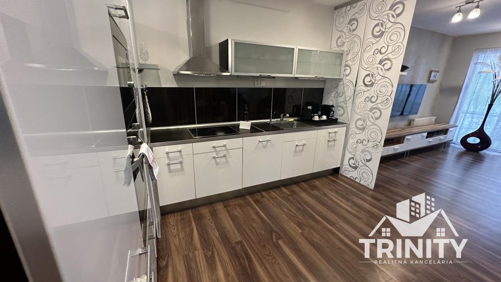 Na prenájom krásny 3-izbový byt v centre mesta Nových Zámkov