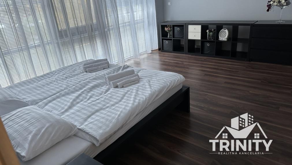 Na prenájom krásny 3-izbový byt v centre mesta Nových Zámkov