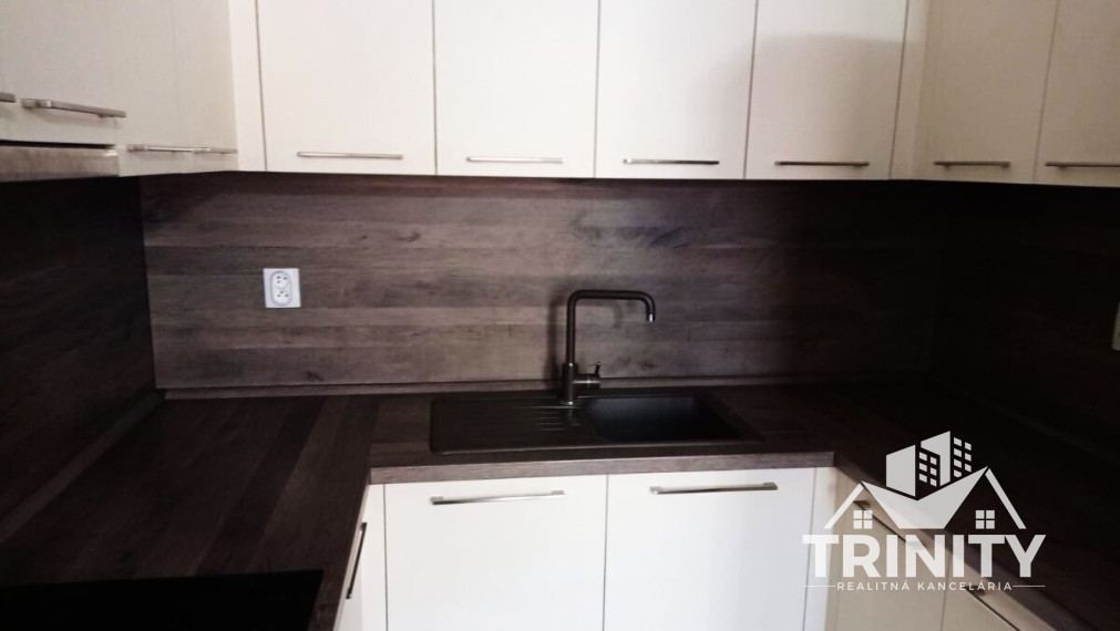 Na prenájom zariadený 3-izbový byt s loggiou v meste Nové Zámky