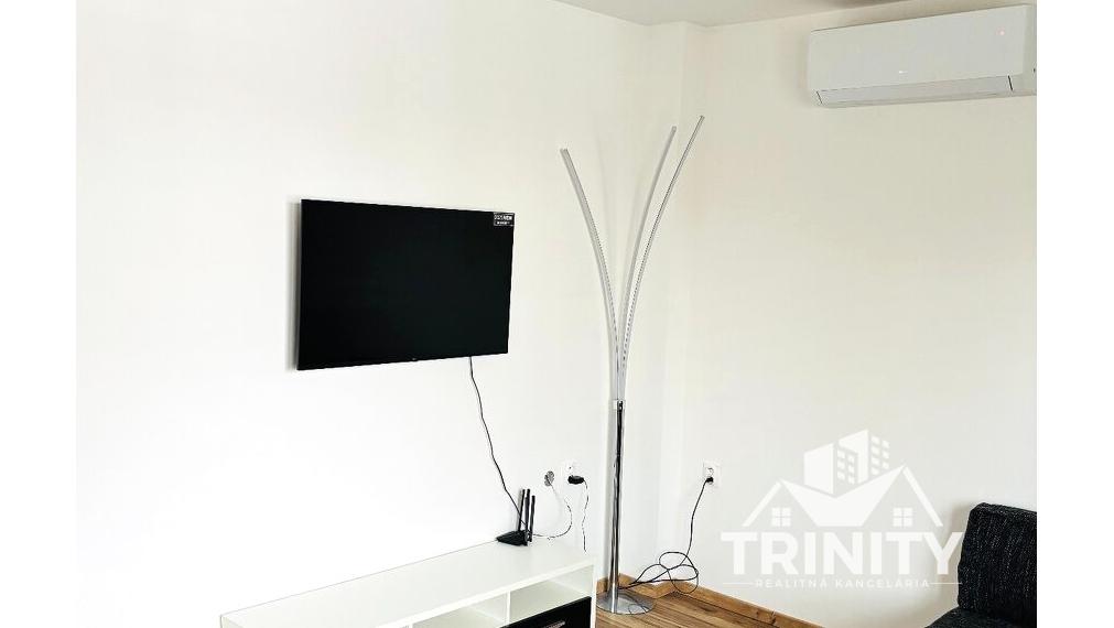 Na prenájom zariadený 3-izbový byt s loggiou v meste Nové Zámky