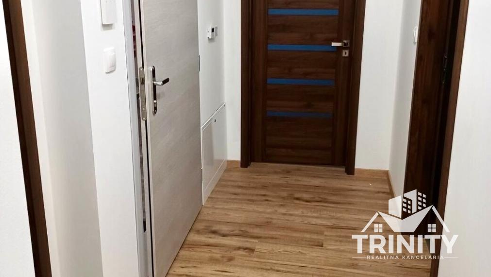 Na prenájom zariadený 3-izbový byt s loggiou v meste Nové Zámky