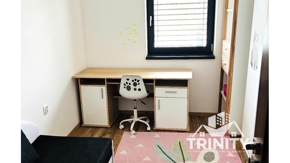 Na prenájom zariadený 3-izbový byt s loggiou v meste Nové Zámky