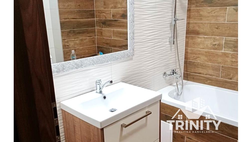 Na prenájom zariadený 3-izbový byt s loggiou v meste Nové Zámky