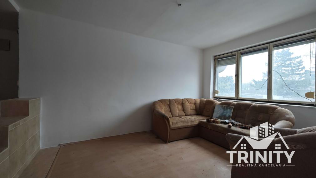 EXKLUZÍVNE - Na prenájom 3-izbový byt Mikulášov dvor - obec Dubník