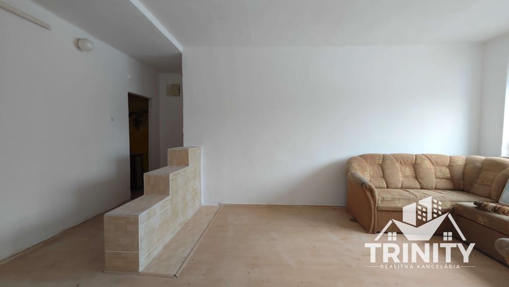 EXKLUZÍVNE - Na prenájom 3-izbový byt Mikulášov dvor - obec Dubník