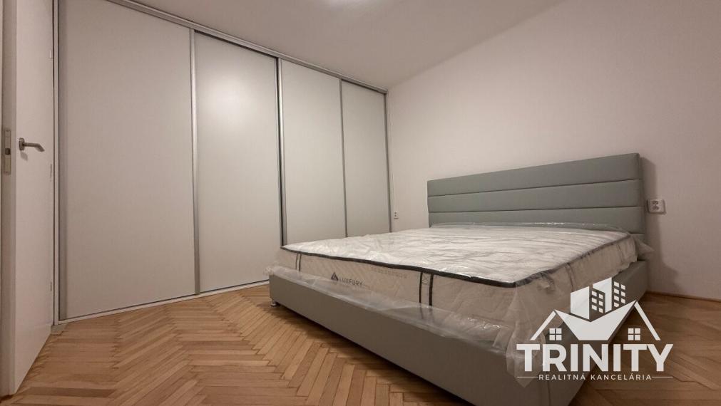 Na prenájom 2-izbový prerobený a zar. byt v Nových Zámkoch