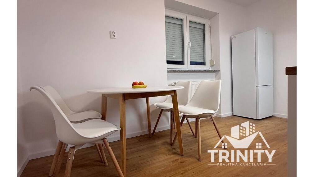 Na prenájom 2-izbový prerobený a zar. byt v Nových Zámkoch