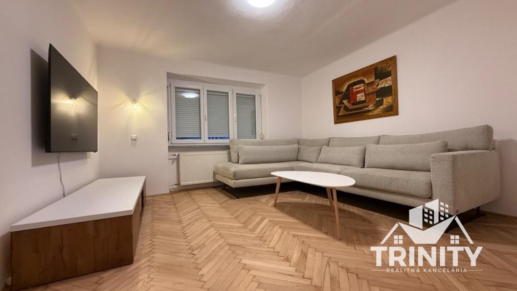 Na prenájom 2-izbový prerobený a zar. byt v Nových Zámkoch