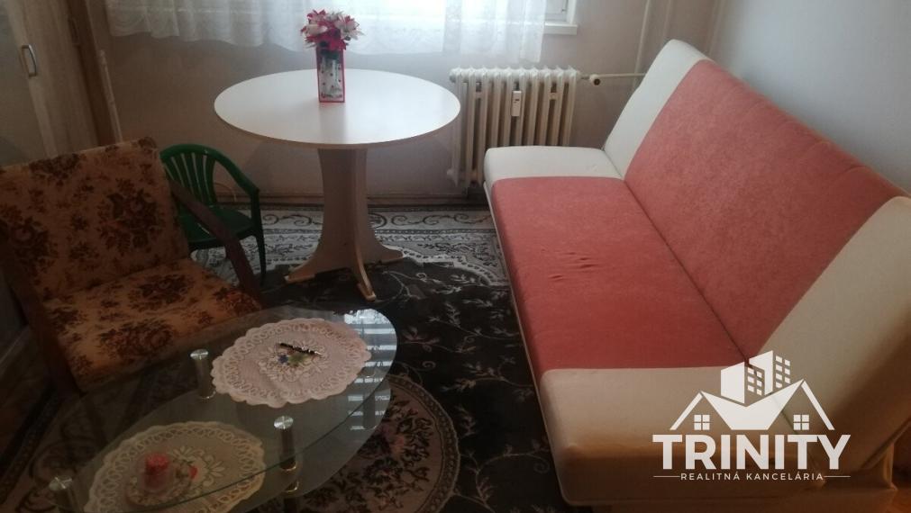 Na prenájom 1-izbový byt neďaleko stanice v Nových Zámkoch