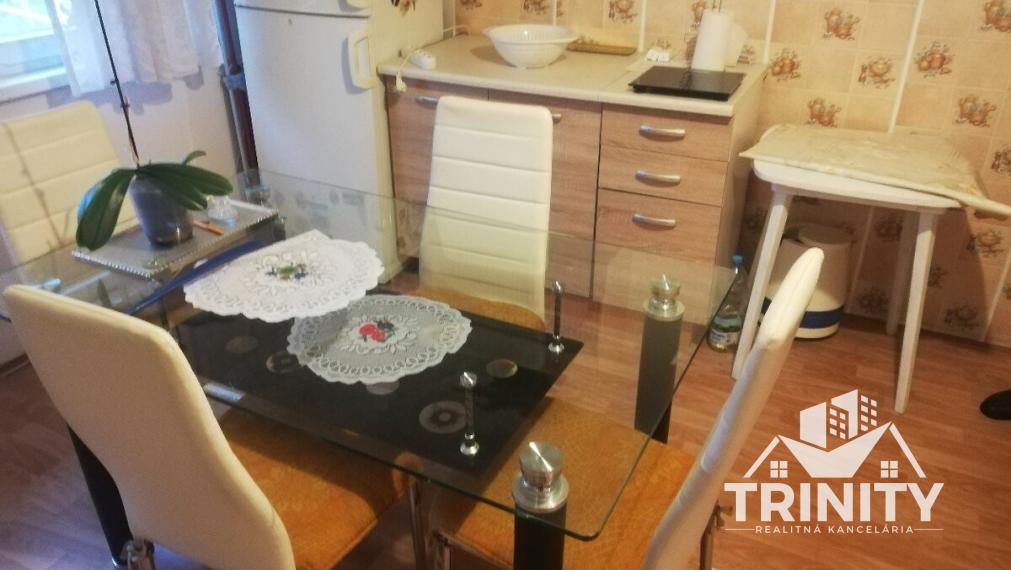 Na prenájom 1-izbový byt neďaleko stanice v Nových Zámkoch