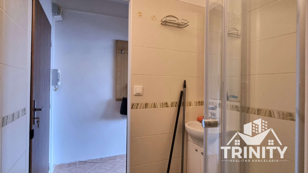 Na prenájom kompletne zariadený 1-izbový byt v meste Nové Zámky