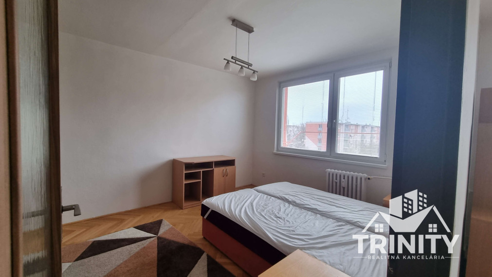 Na prenájom kompletne zariadený 1-izbový byt v meste Nové Zámky