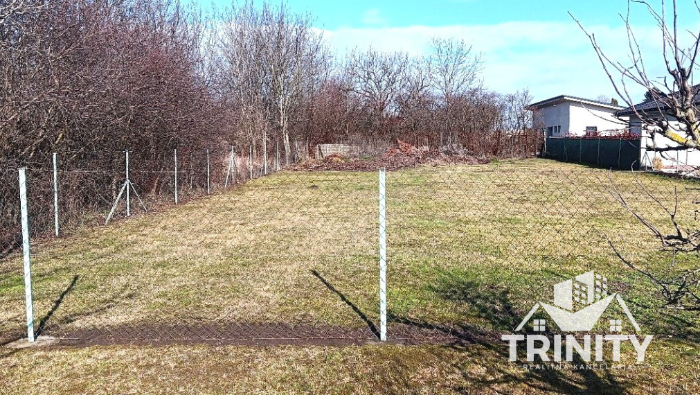 Na predaj stavebný pozemok v Šuranoch- Kostolný Sek