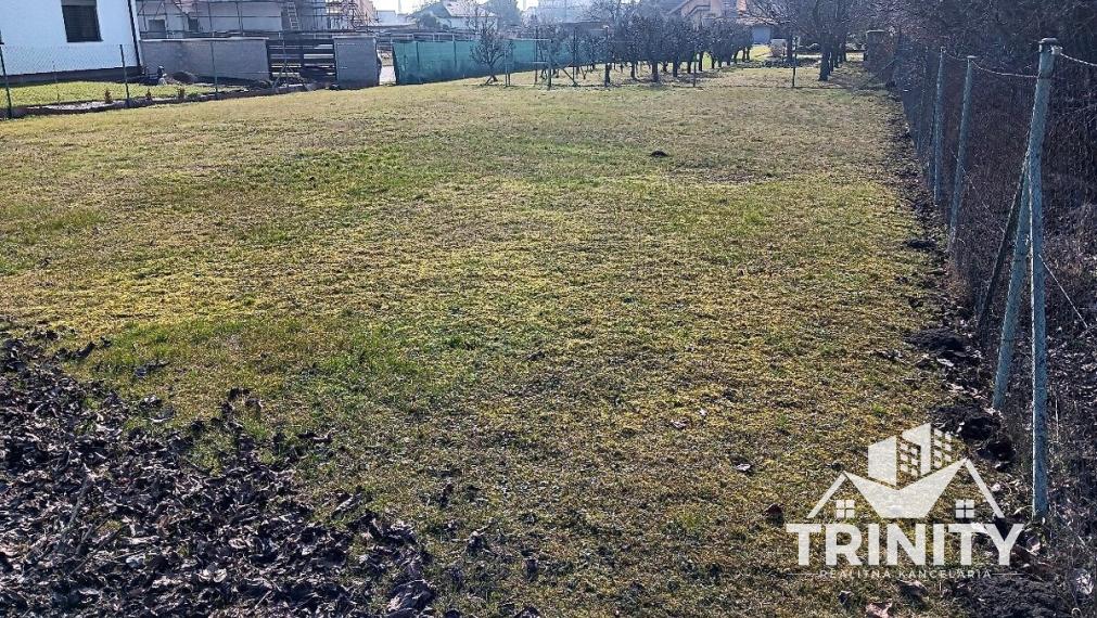 Na predaj stavebný pozemok v Šuranoch- Kostolný Sek