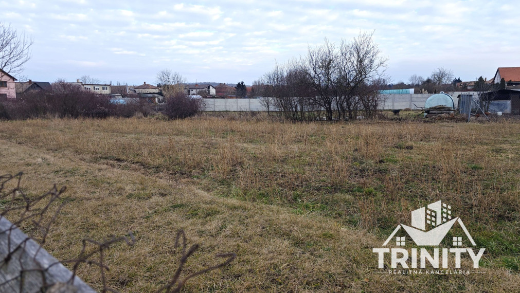 Na predaj rozsiahly stavebný pozemok v obci Gbelce