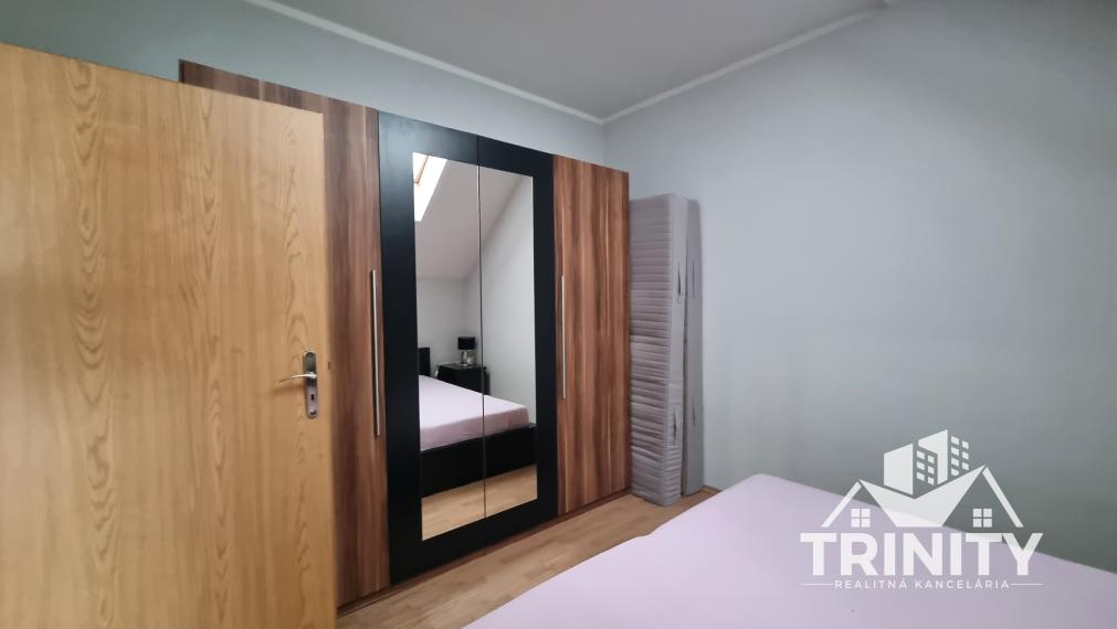 Na prenájom kompletne zariadený 2-izbový byt v meste Nové Zámky