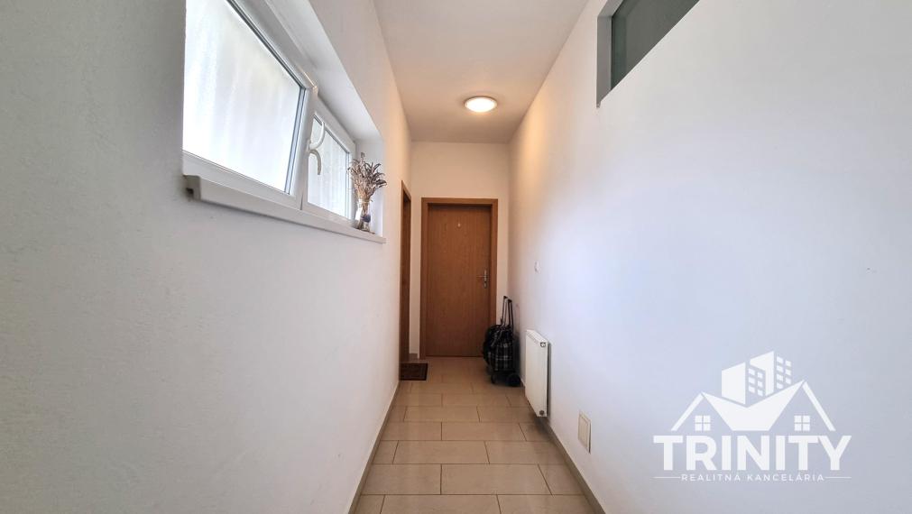 Na prenájom kompletne zariadený 2-izbový byt v meste Nové Zámky