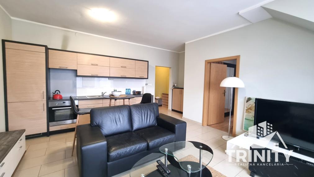 Na prenájom kompletne zariadený 2-izbový byt v meste Nové Zámky