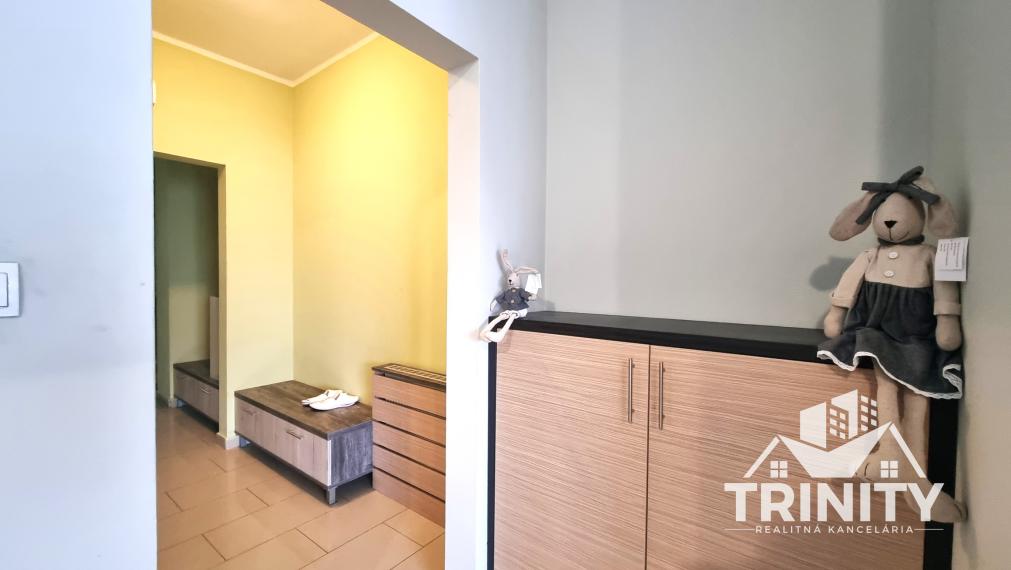 Na prenájom kompletne zariadený 2-izbový byt v meste Nové Zámky