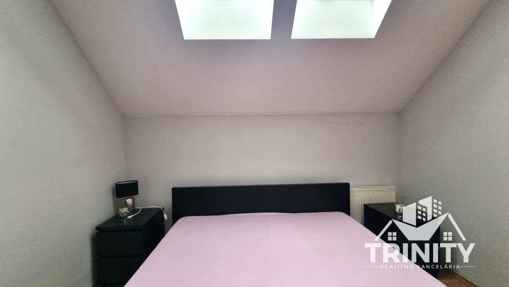 Na prenájom kompletne zariadený 2-izbový byt v meste Nové Zámky