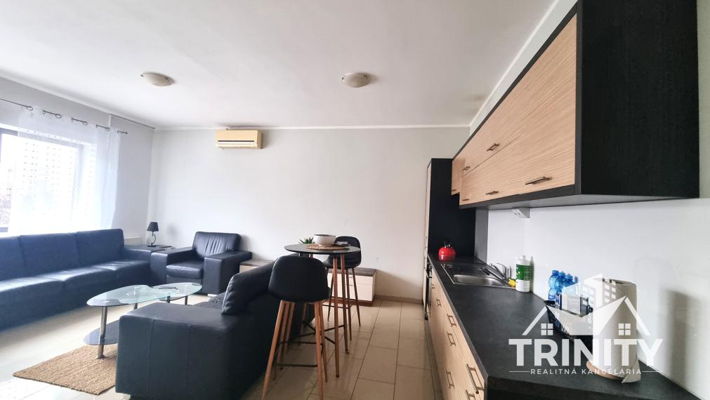 Na prenájom kompletne zariadený 2-izbový byt v meste Nové Zámky