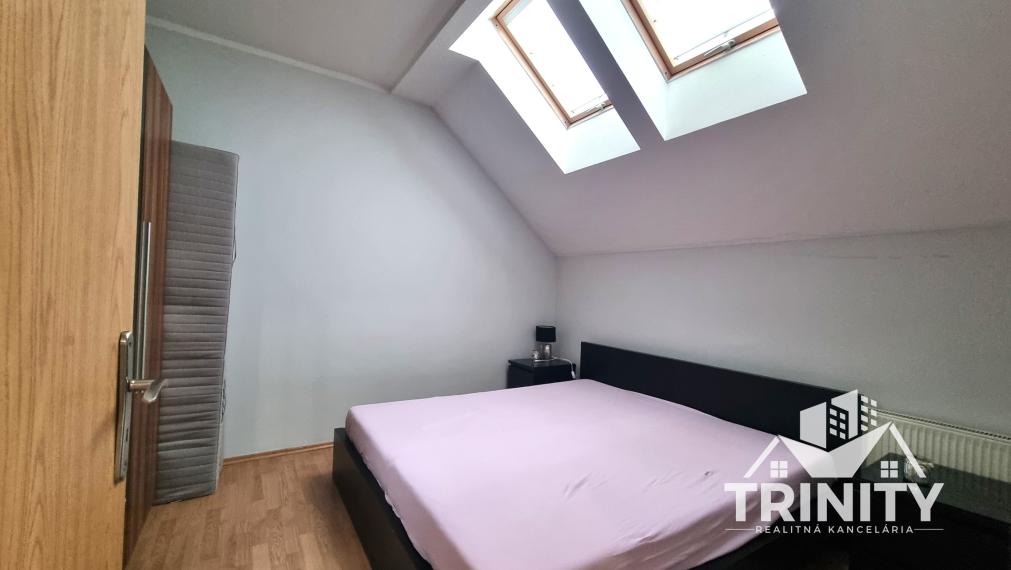 Na prenájom kompletne zariadený 2-izbový byt v meste Nové Zámky