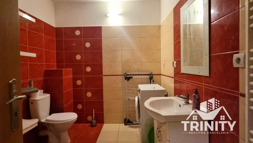 Na prenájom kompletne zariadený 2-izbový byt v meste Nové Zámky