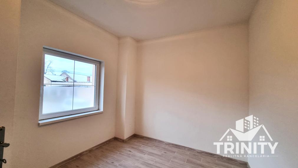 Na prenájom zariadený 4-izbový byt s terasou v meste Šurany