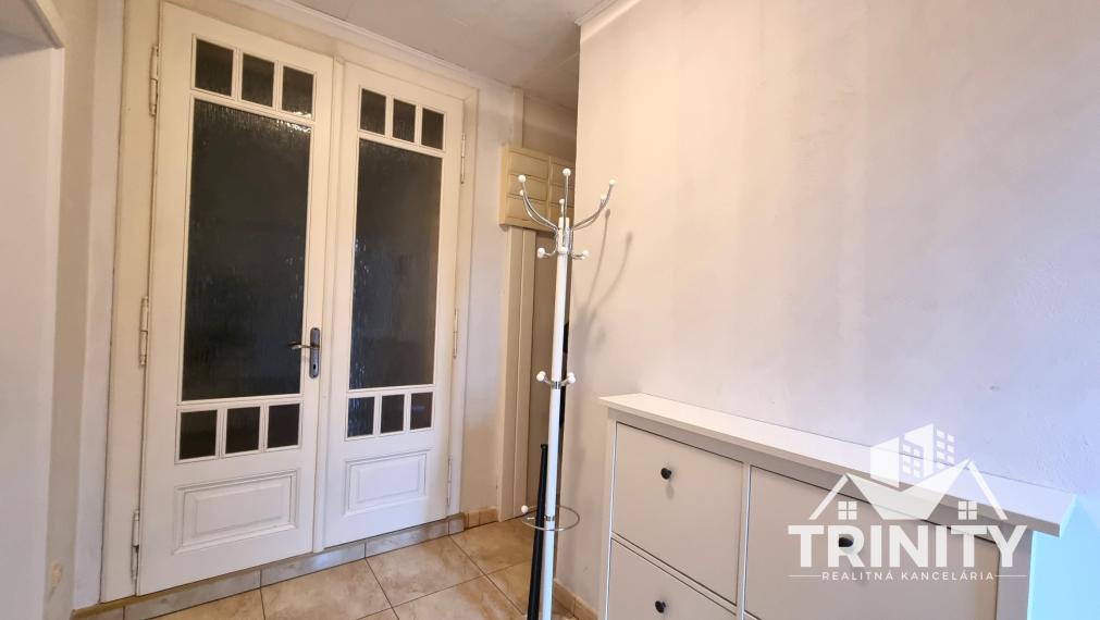 Na prenájom zariadený 4-izbový byt s terasou v meste Šurany