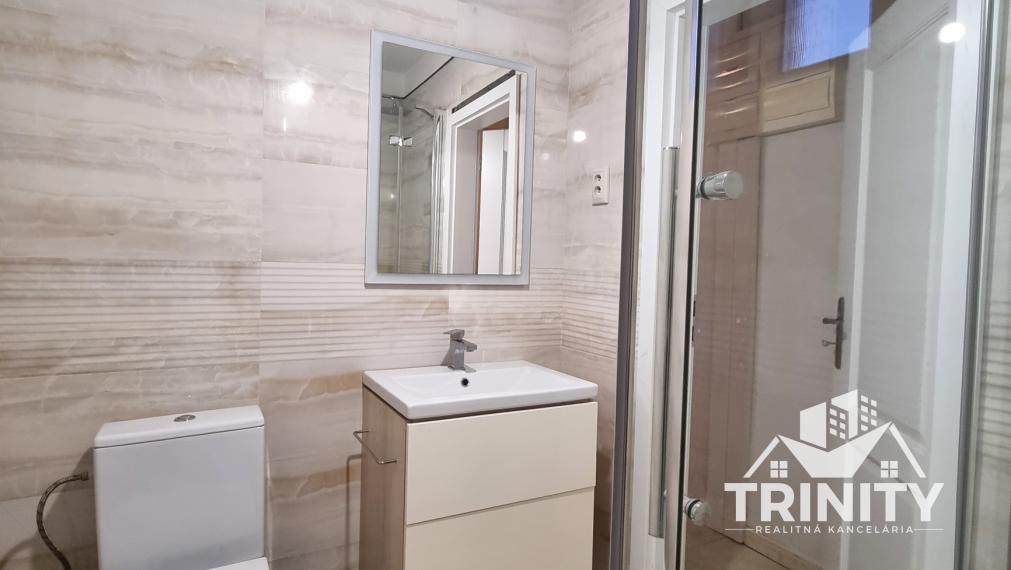 Na prenájom zariadený 4-izbový byt s terasou v meste Šurany