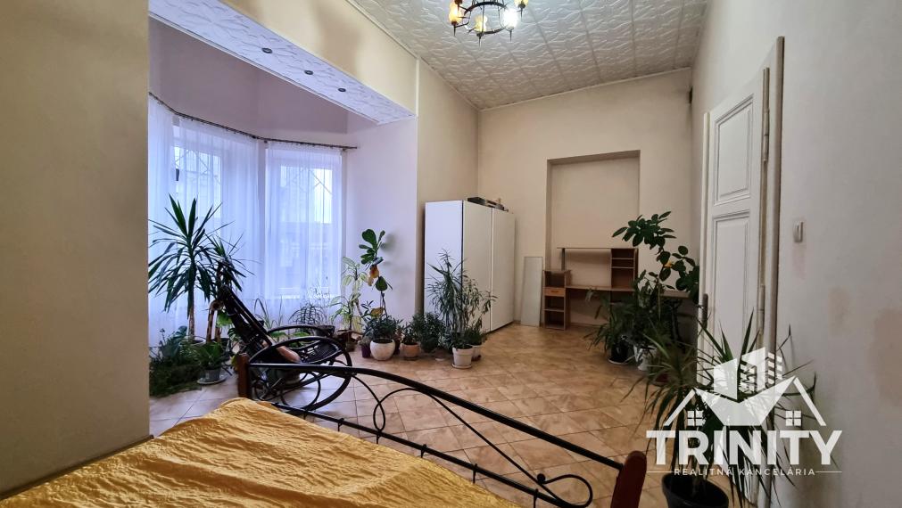 Na prenájom zariadený 4-izbový byt s terasou v meste Šurany