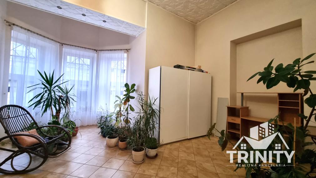 Na prenájom zariadený 4-izbový byt s terasou v meste Šurany