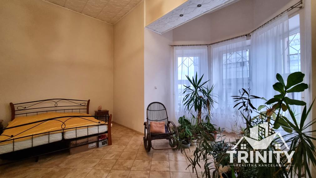 Na prenájom zariadený 4-izbový byt s terasou v meste Šurany