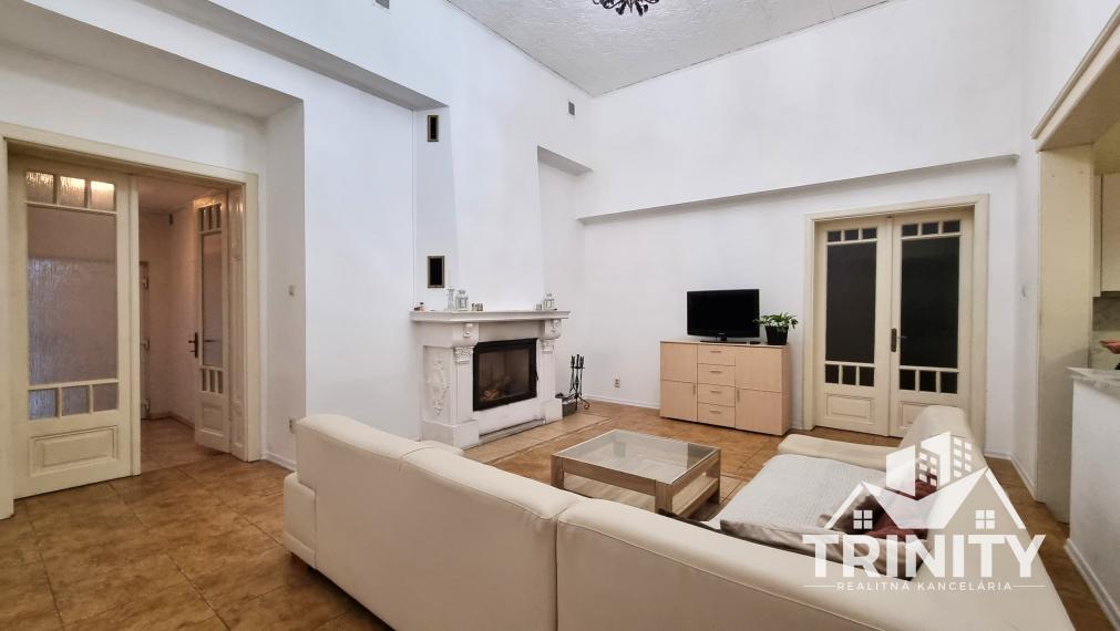 Na prenájom zariadený 4-izbový byt s terasou v meste Šurany