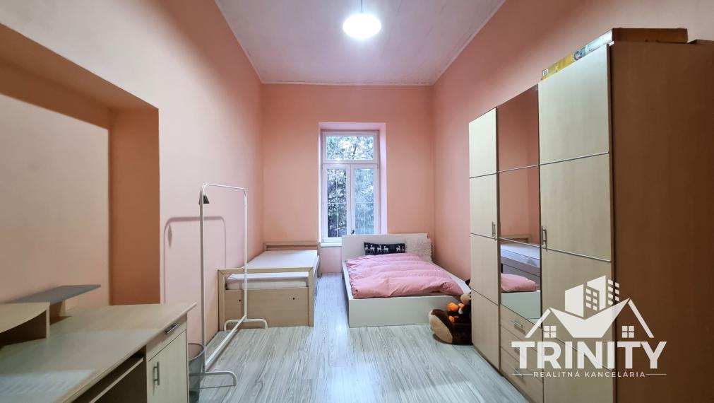 Na prenájom zariadený 4-izbový byt s terasou v meste Šurany