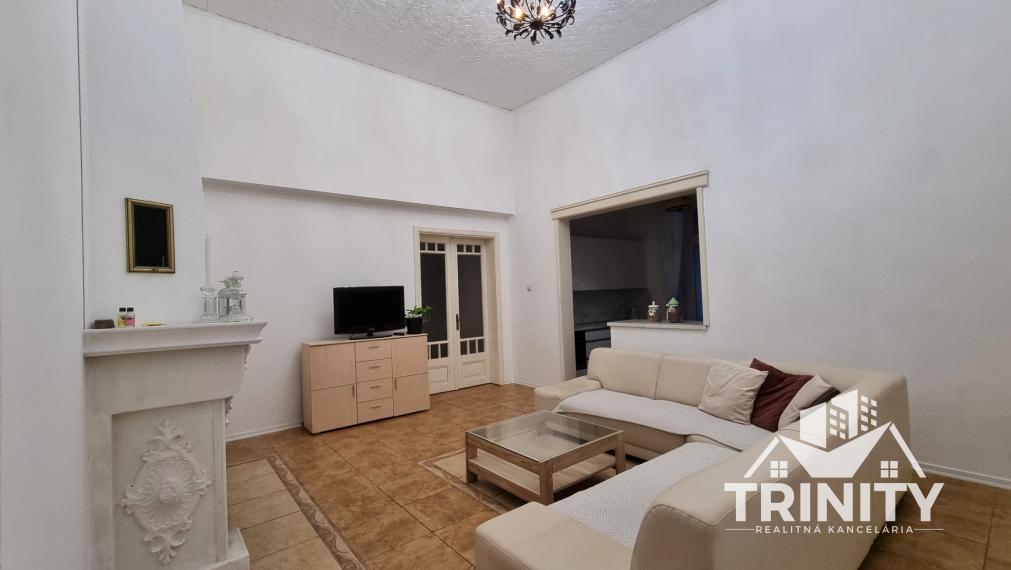 Na prenájom zariadený 4-izbový byt s terasou v meste Šurany