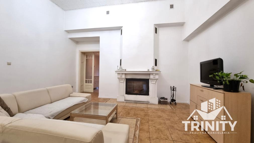 Na prenájom zariadený 4-izbový byt s terasou v meste Šurany