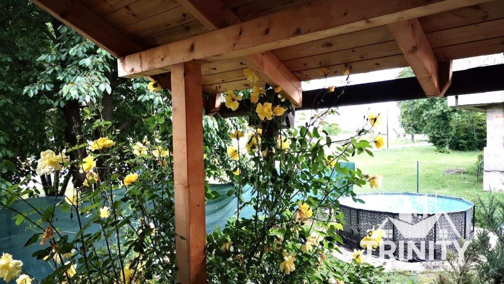 Na prenájom zariadený 4-izbový byt s terasou v meste Šurany